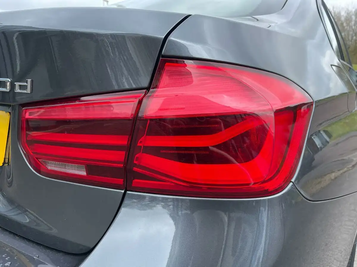 2018-bmw-3-series-20td-320d-sport-saloon-4d-big-42