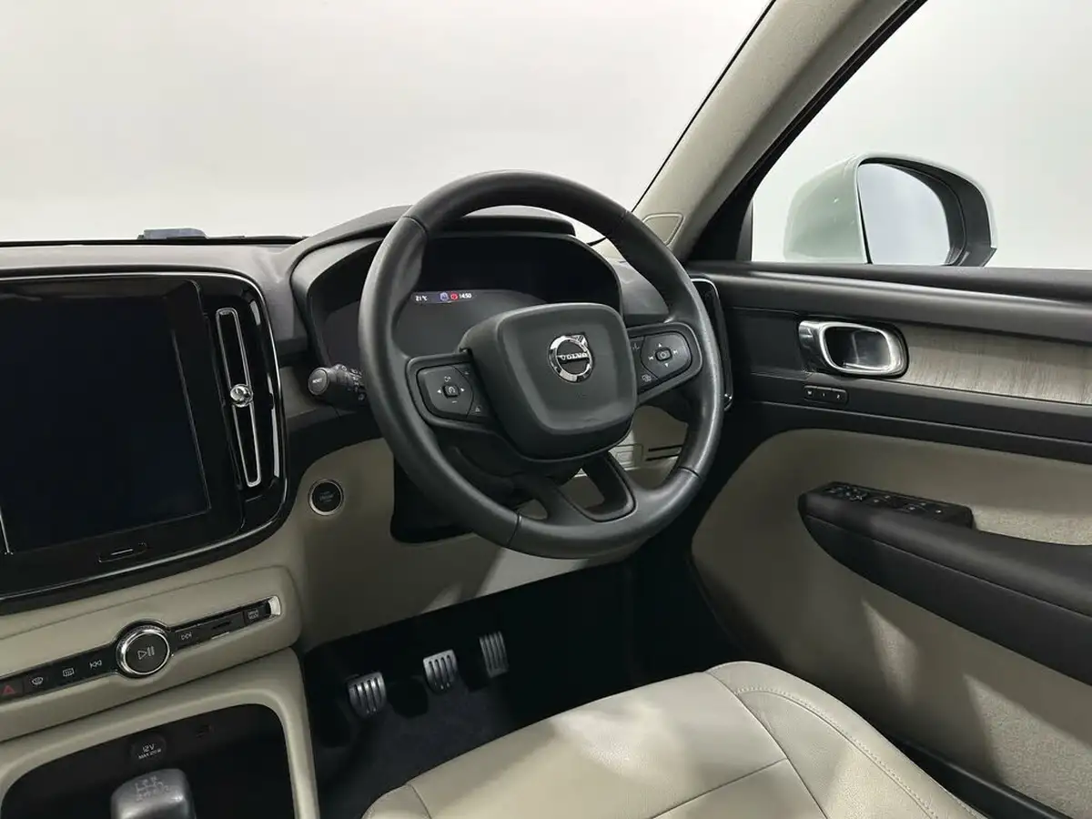 2019-volvo-xc40-20td-d3-inscription-big-9