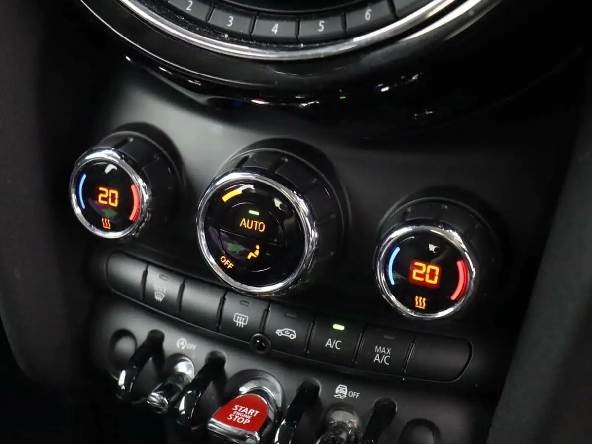 2017-mini-cooper-15-cooper-seven-5d-big-15