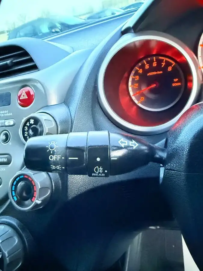 2009-honda-jazz-14-es-t-big-39
