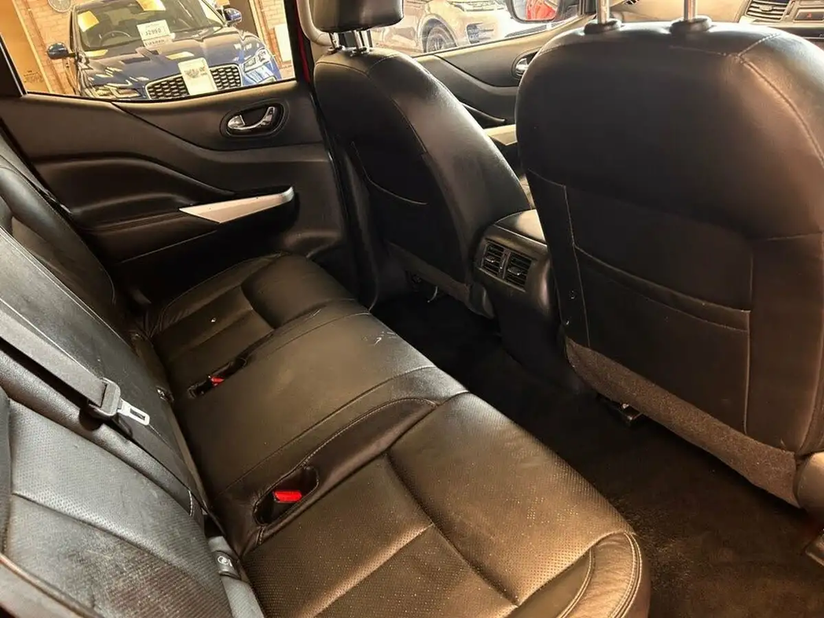 2017-nissan-navara-23dci-tekna-auto-big-22