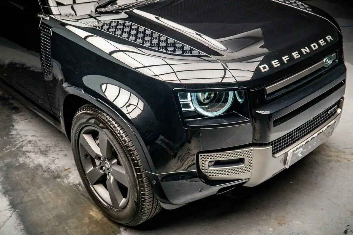 2023-land-rover-110-defender-30-d300-x-dynamic-hse-big-10