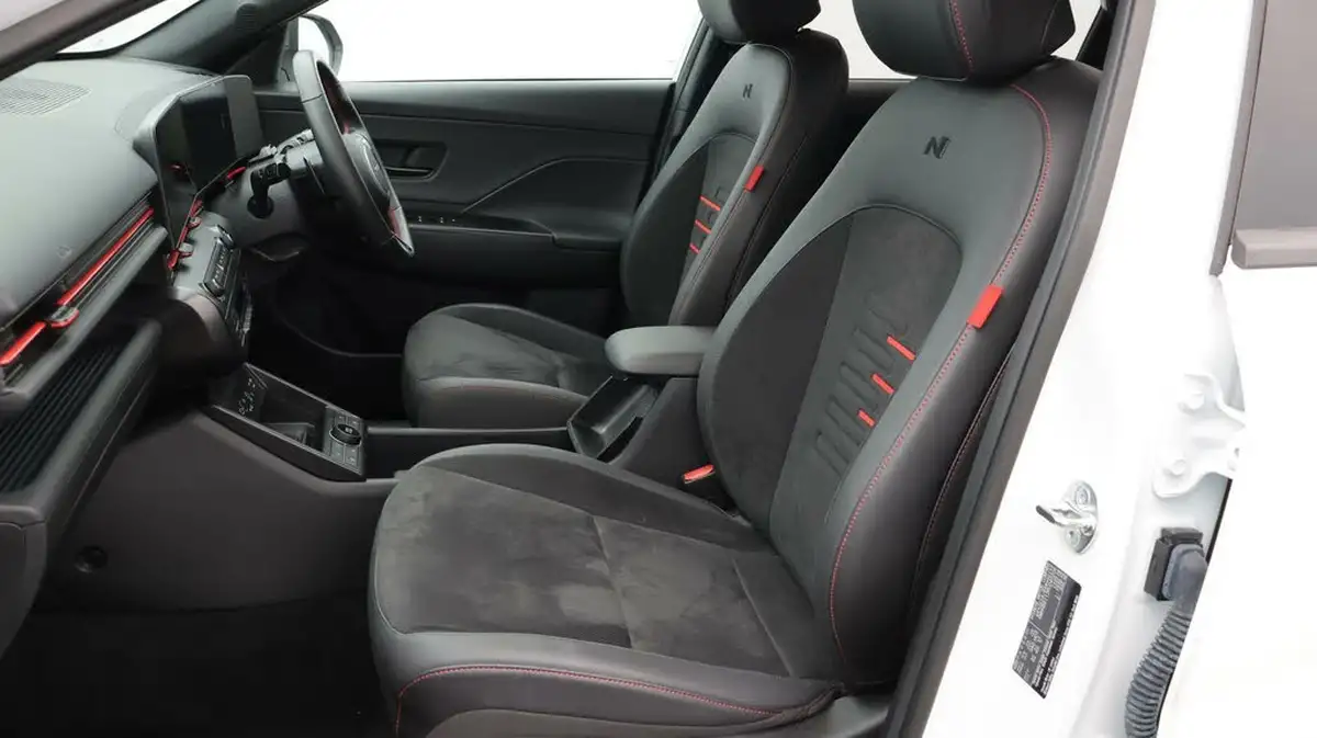 2024-hyundai-kona-16-gdi-n-line-s-141ps-dct-big-14