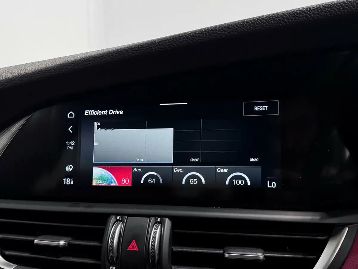 2021-alfa-romeo-giulia-20-veloce-276bhp-big-39