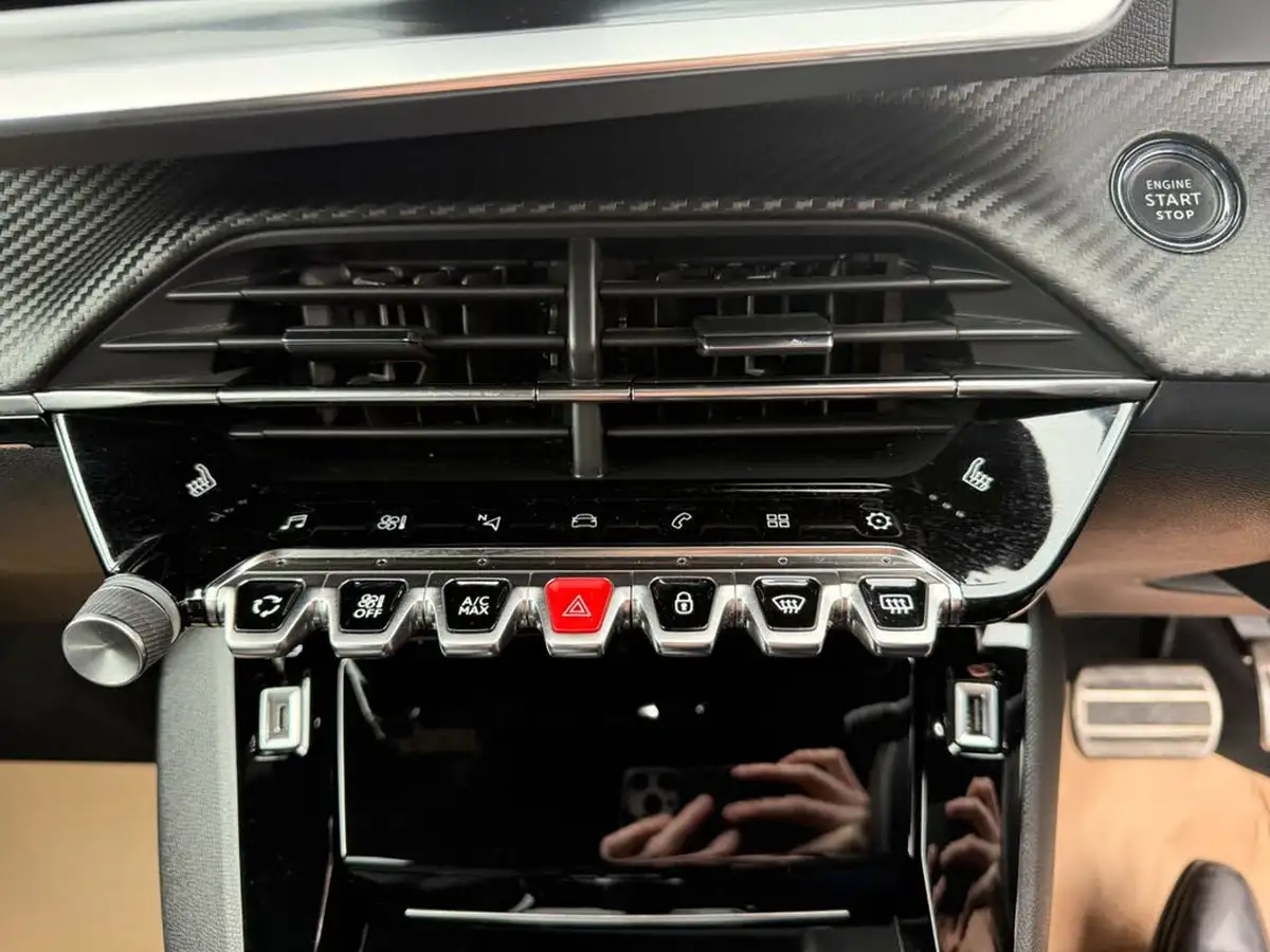 2021-peugeot-2008-suv-12-puretech-gt-eat8-big-30