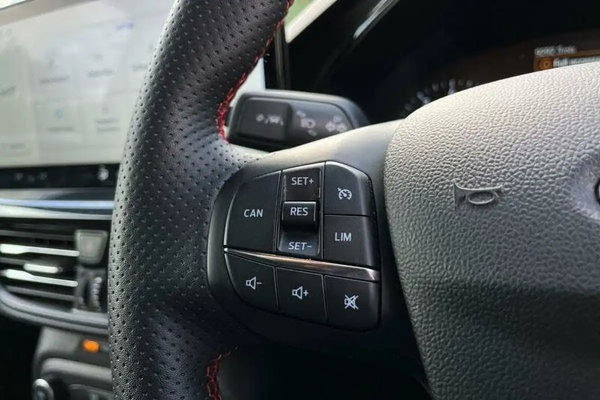 2023-ford-focus-10t-st-line-125ps-hatchback-big-34