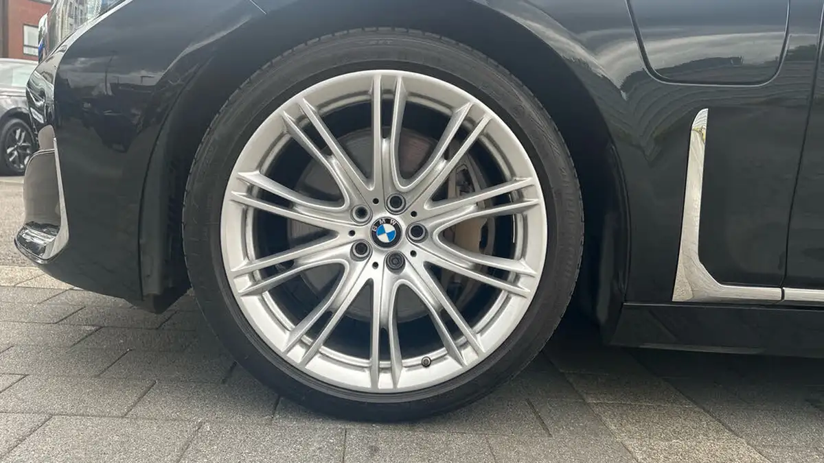 2021-bmw-7-series-30-745le-big-24