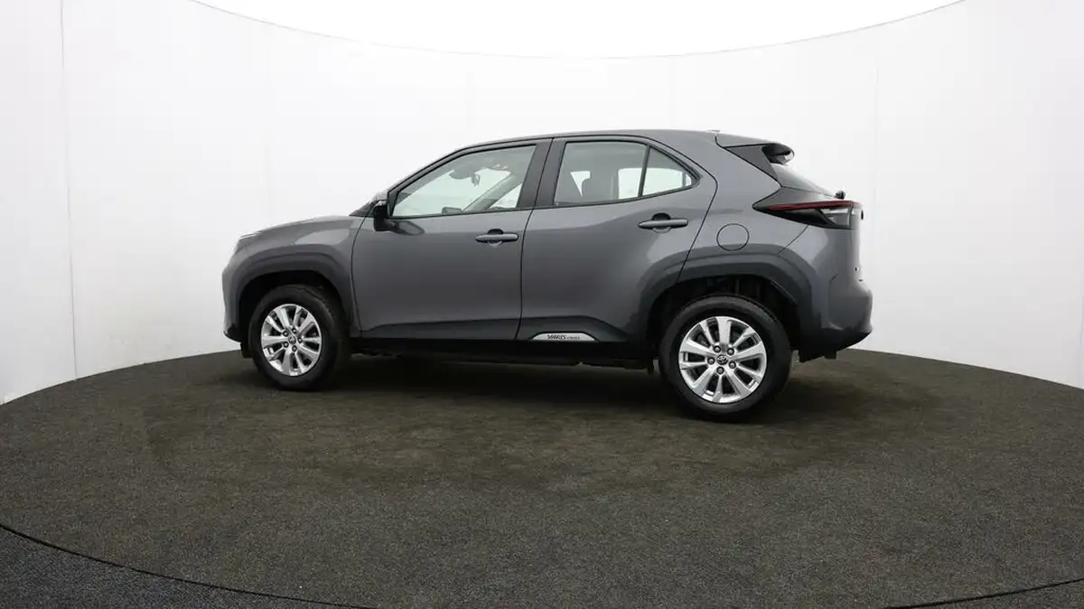 2024-toyota-yaris-cross-15-vvt-i-icon-big-63