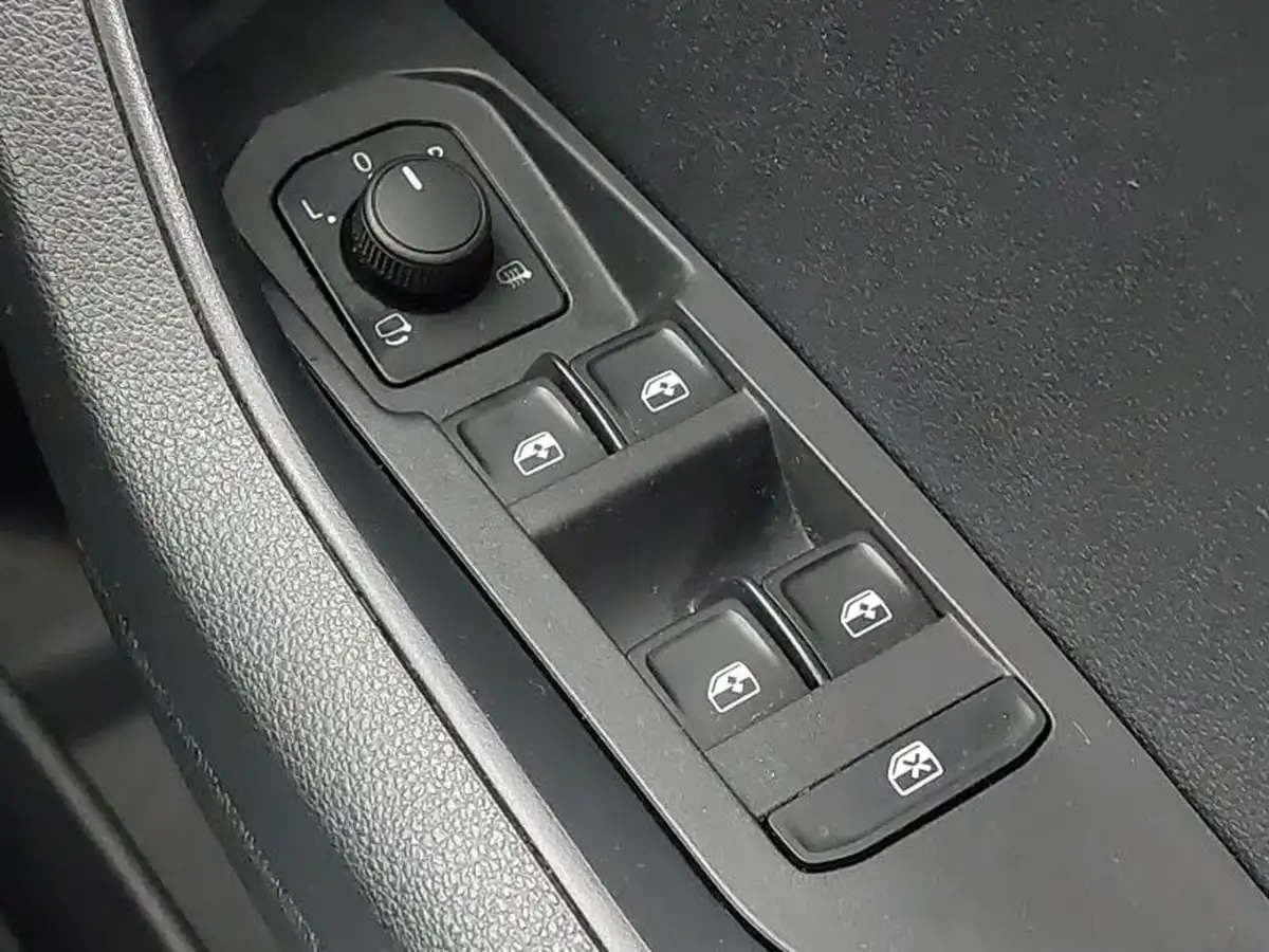 2022-skoda-karoq-10-tsi-se-drive-big-18