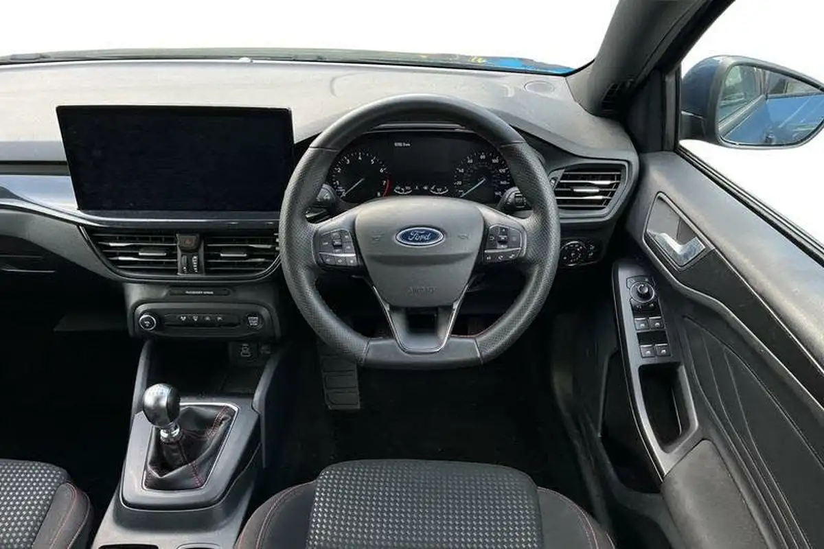 2023-ford-focus-10t-st-line-125ps-hatchback-big-10