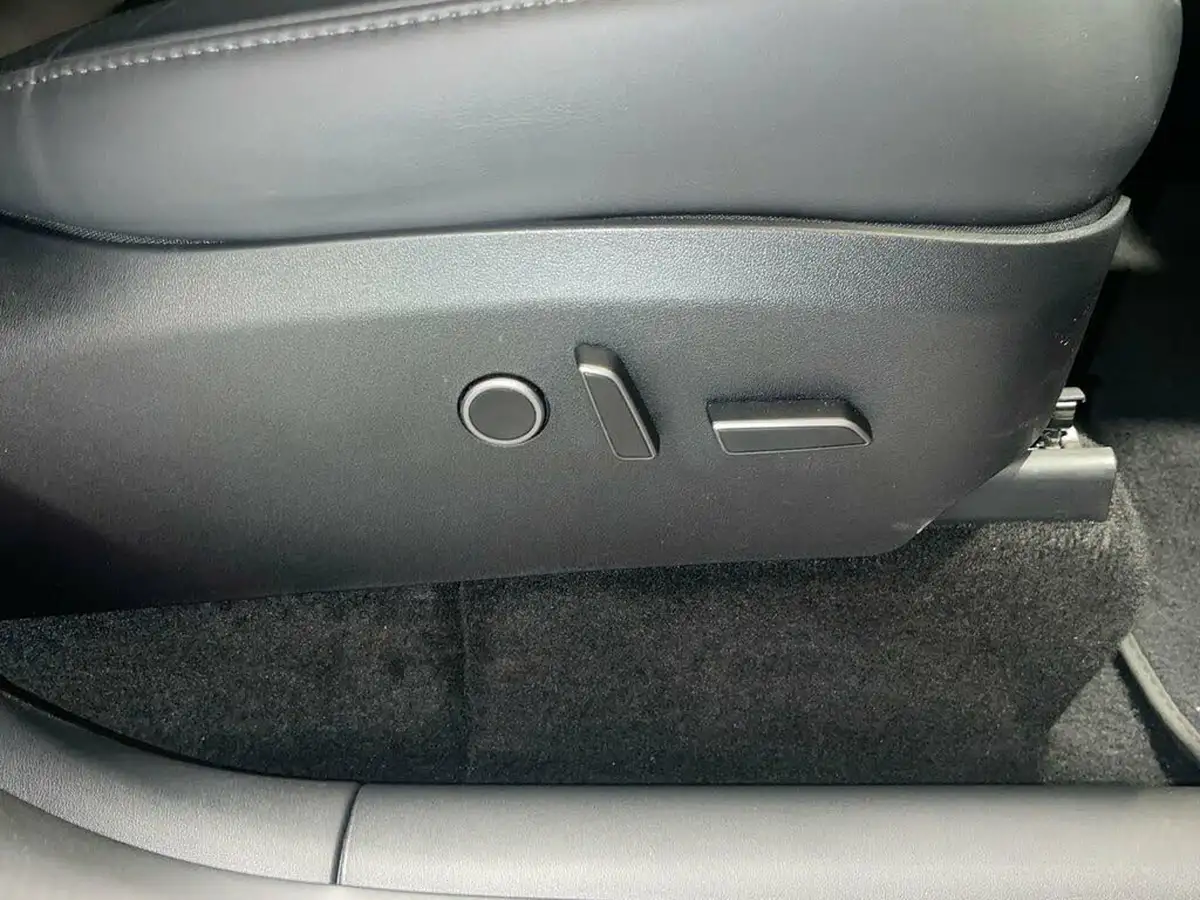 2024-tesla-model-y-e-performance-big-5