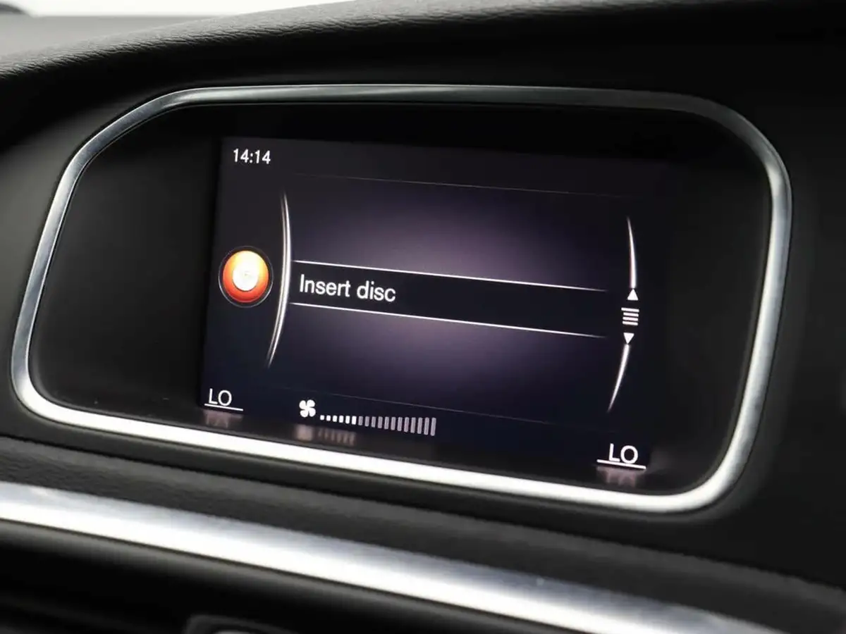 2017-volvo-v40-20-t2-momentum-nav-plus-big-13