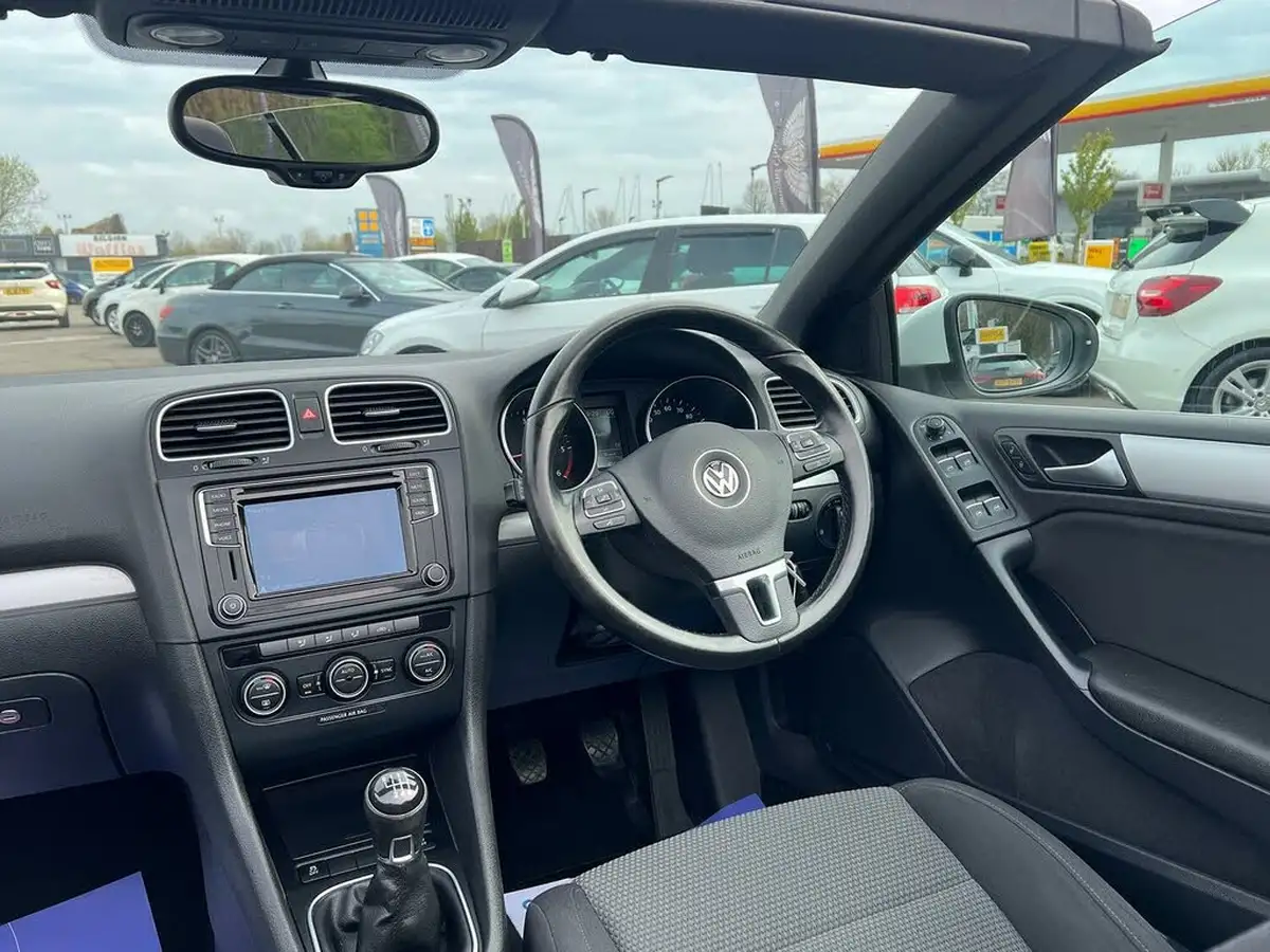 2015-volkswagen-golf-20td-se-big-15