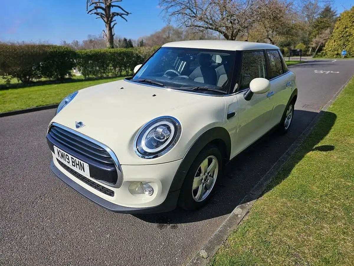2019-mini-cooper-15-cooper-classic-hatchback-5d-big-7