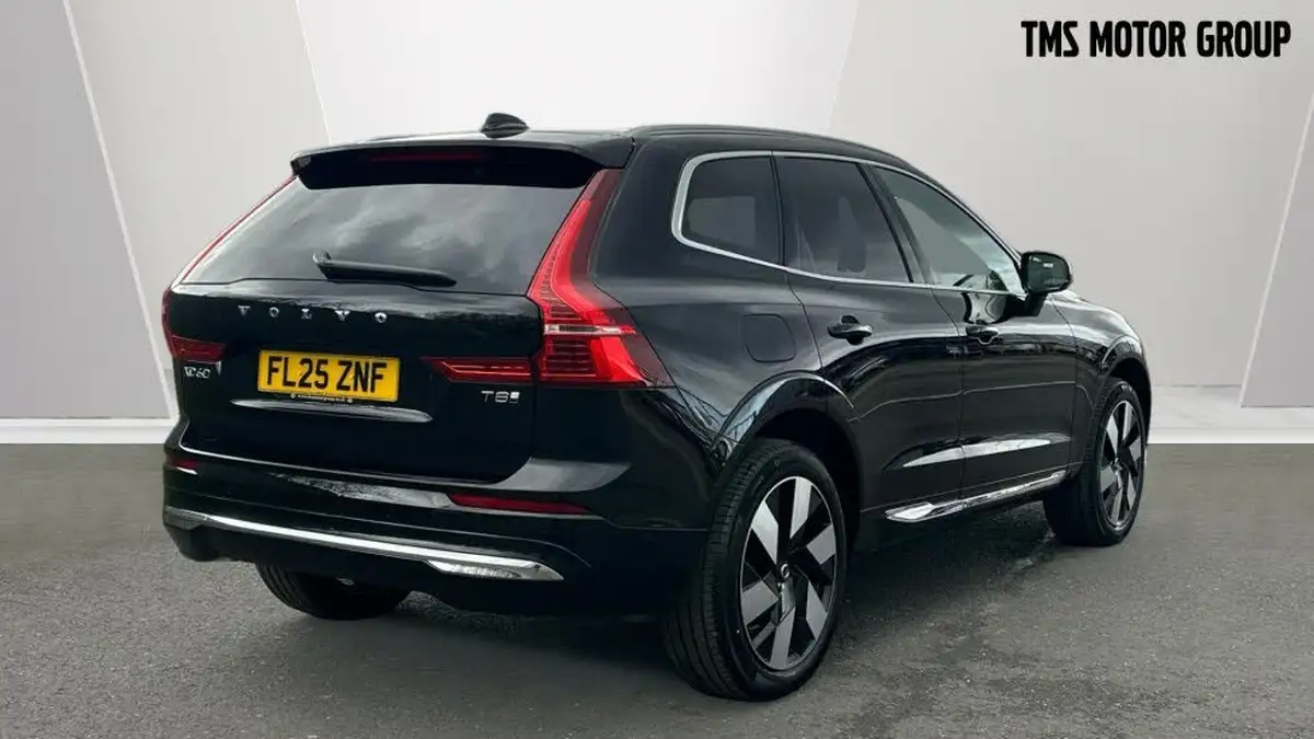 2025-volvo-xc60-20-t8-ultra-dark-big-6
