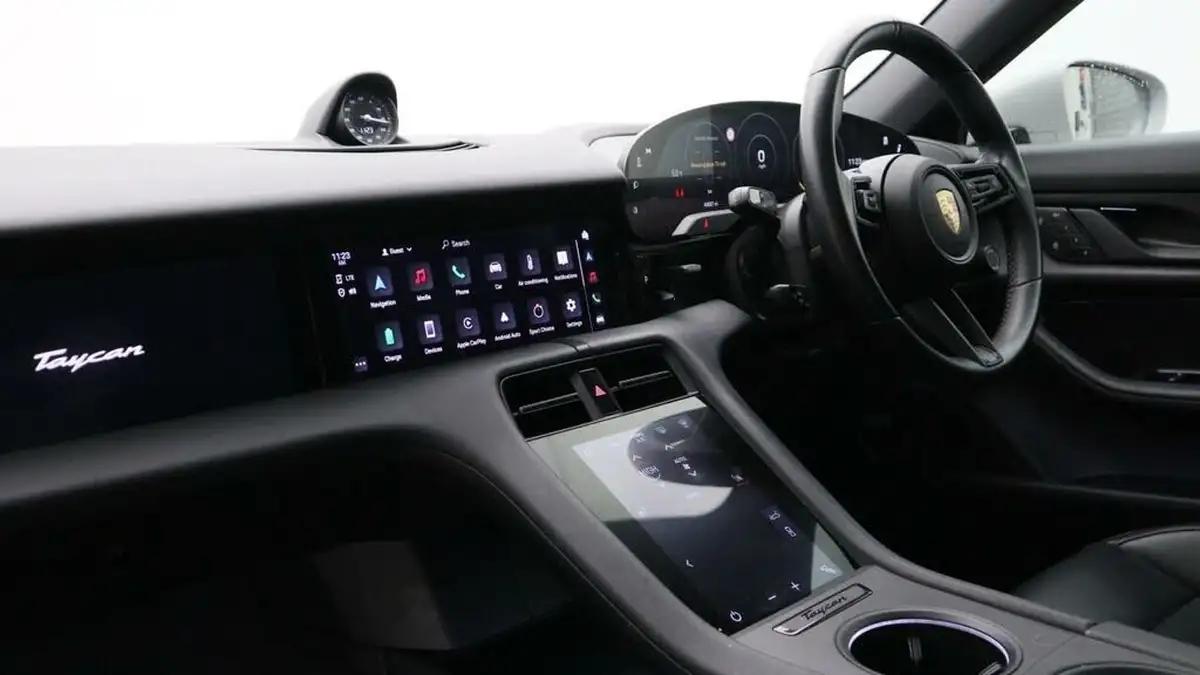 2021-porsche-taycan-e-base-476ps-performance-battery-plus-big-5