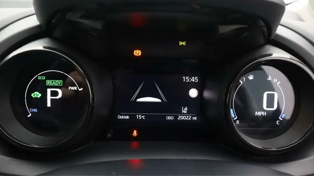 2023-toyota-yaris-15-vvt-i-excel-big-10