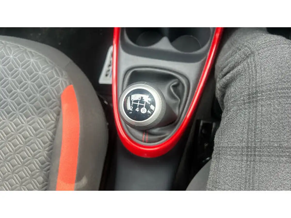 2024-toyota-aygo-x-10-vvt-i-edge-big-38