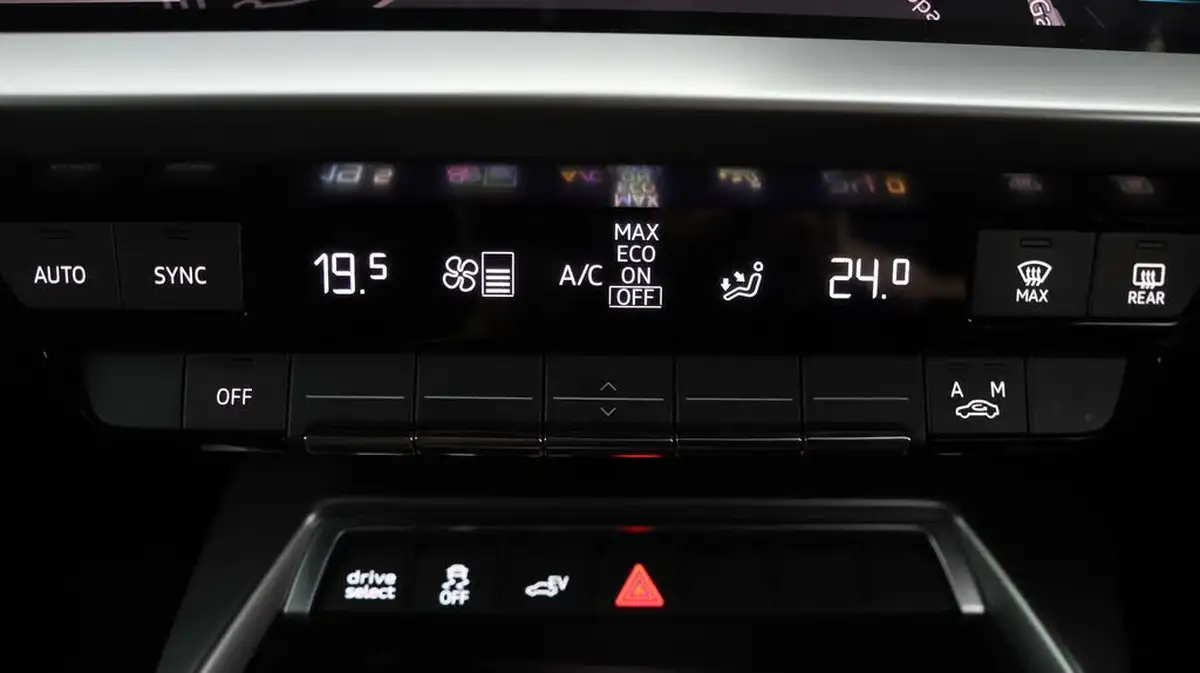 2021-audi-a3-14-40-tfsi-e-s-line-big-12