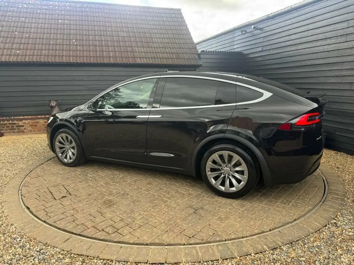 2017-tesla-model-x-e-75d-big-19