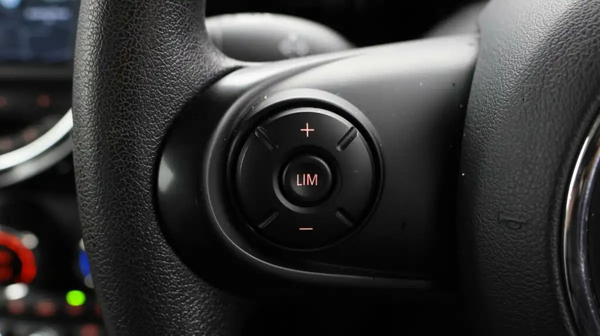 2020-mini-cooper-15-one-classic-3d-big-20