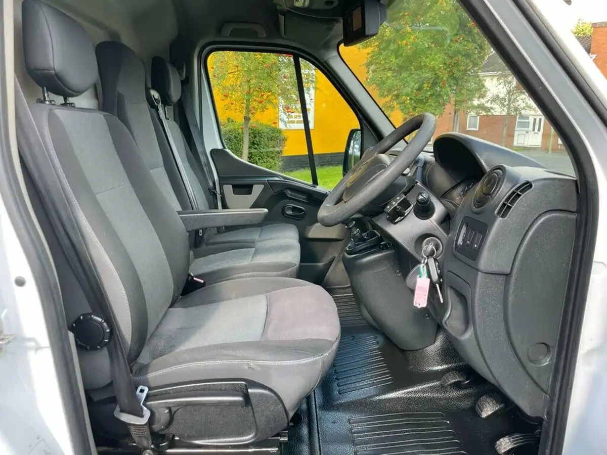 2018-renault-master-23dci-mm33-110-business-energy-big-6