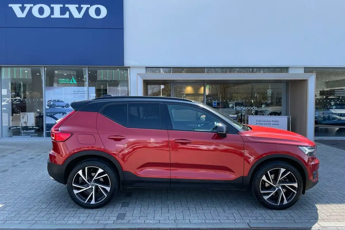 2020-volvo-xc40-20-t4-r-design-pro-big-1
