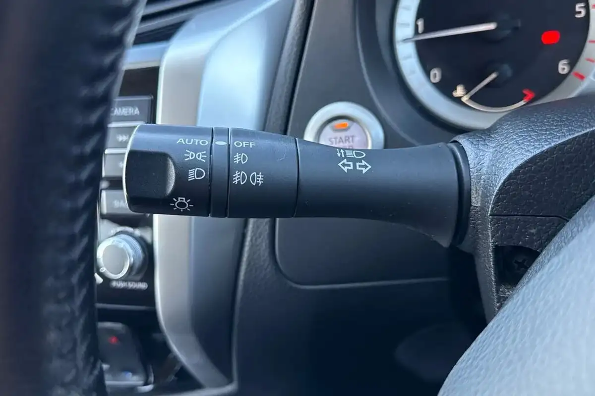 2020-nissan-navara-23dci-tt-tekna-8-navileather-auto-big-42