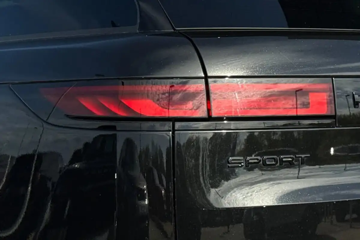 2023-land-rover-range-rover-sport-30-d300-dynamic-se-big-19