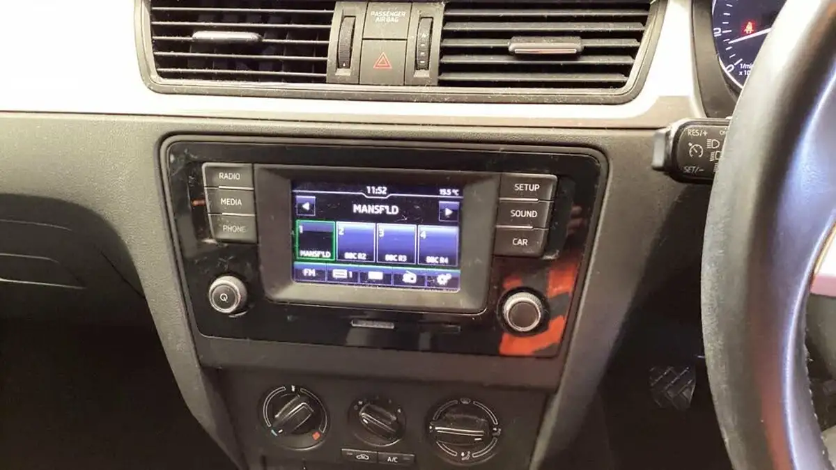 2017-skoda-rapid-12-tsi-se-109ps-big-6