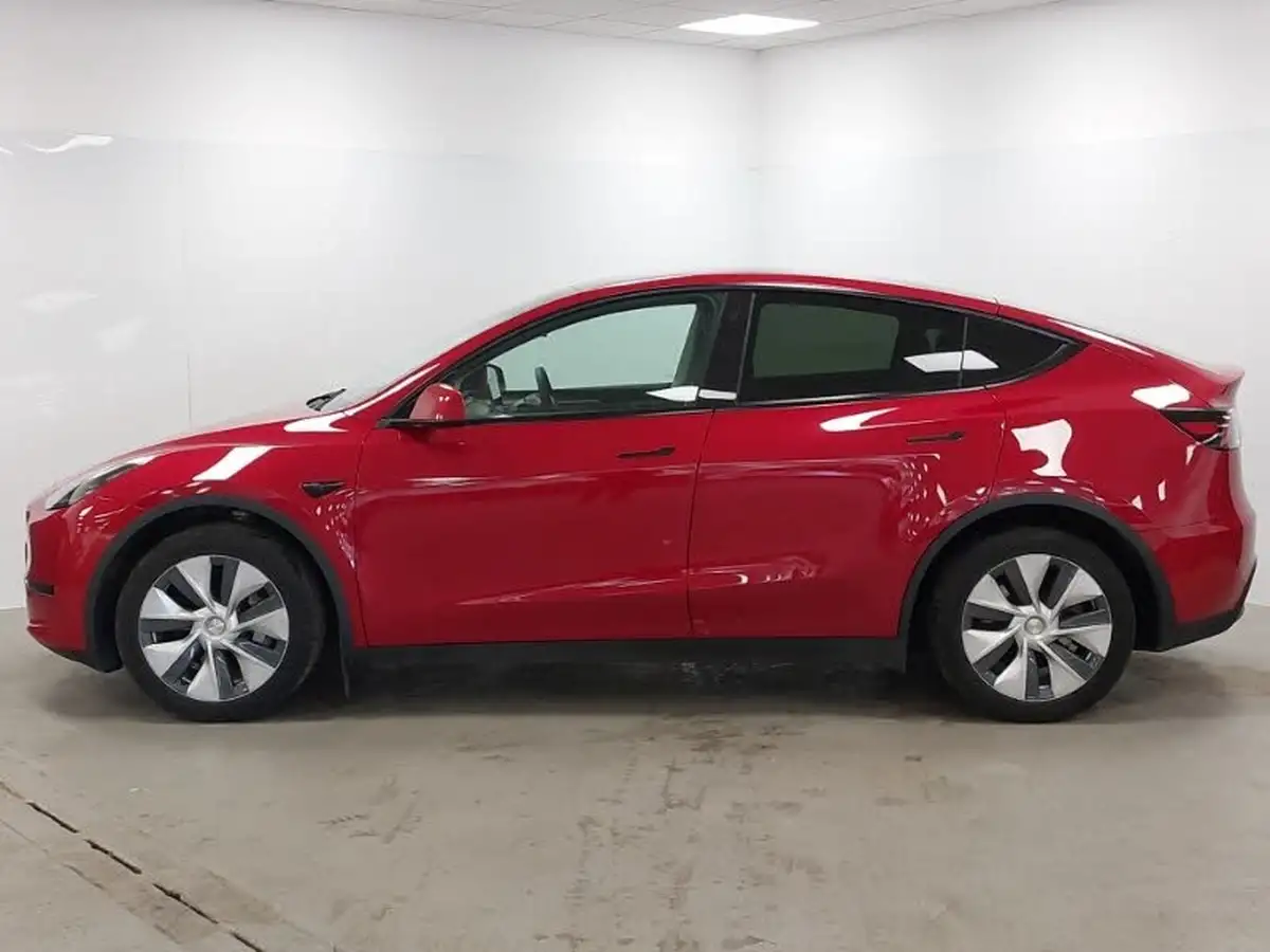2023-tesla-model-y-e-long-range-big-3