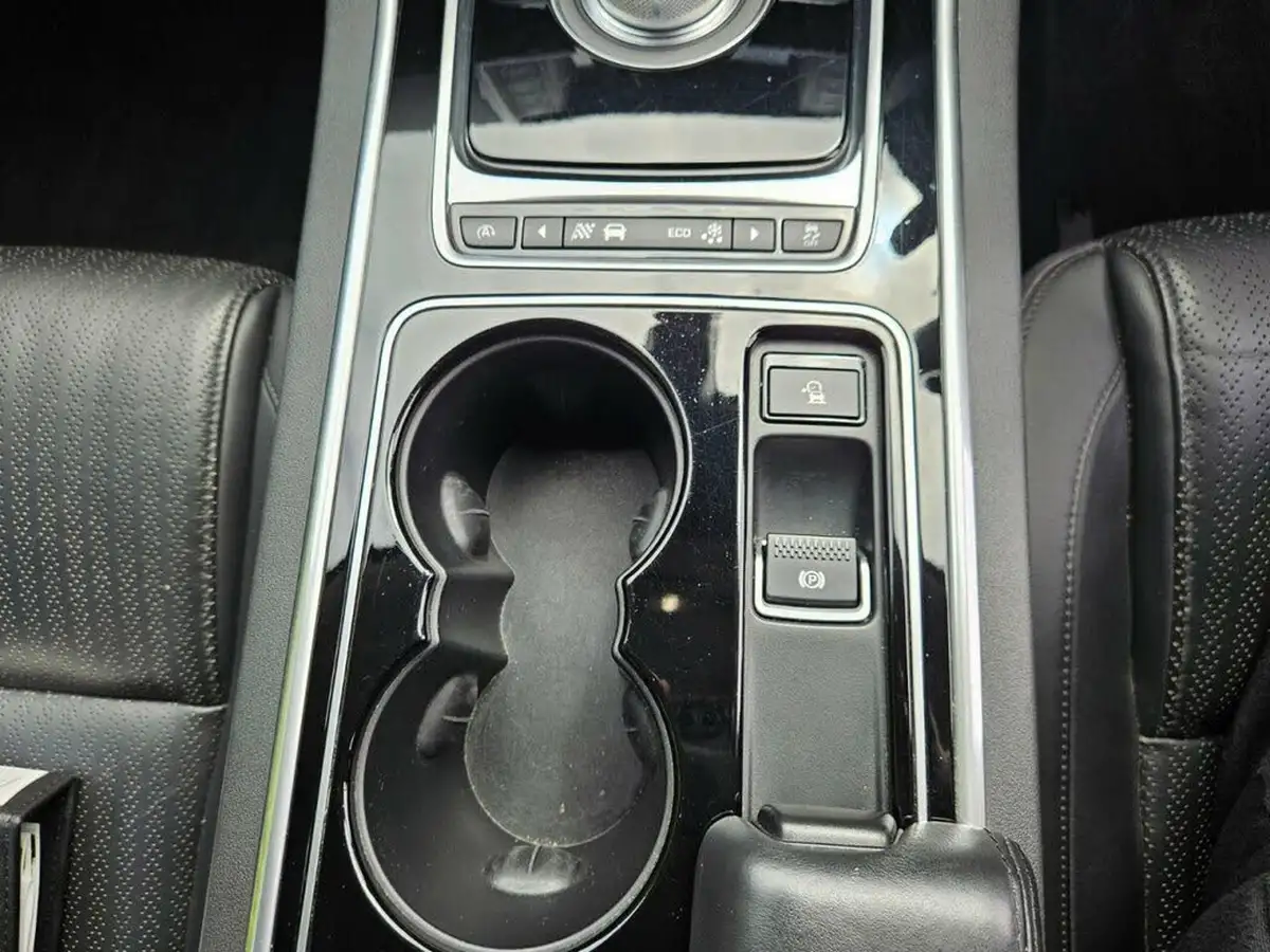 2015-jaguar-xe-20td-portfolio-163ps-auto-big-23