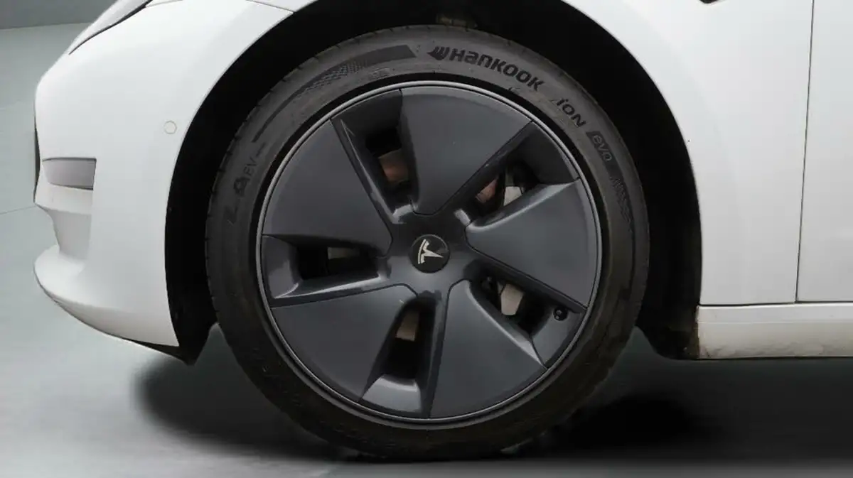 2021-tesla-model-3-e-long-range-awd-big-18