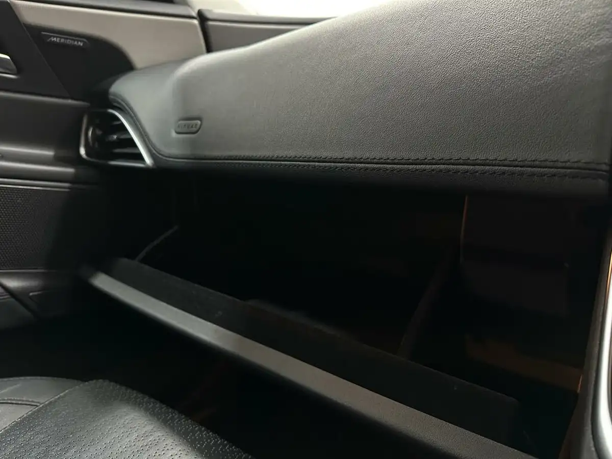 2018-jaguar-xe-20i-portfolio-200ps-1997cc-big-24