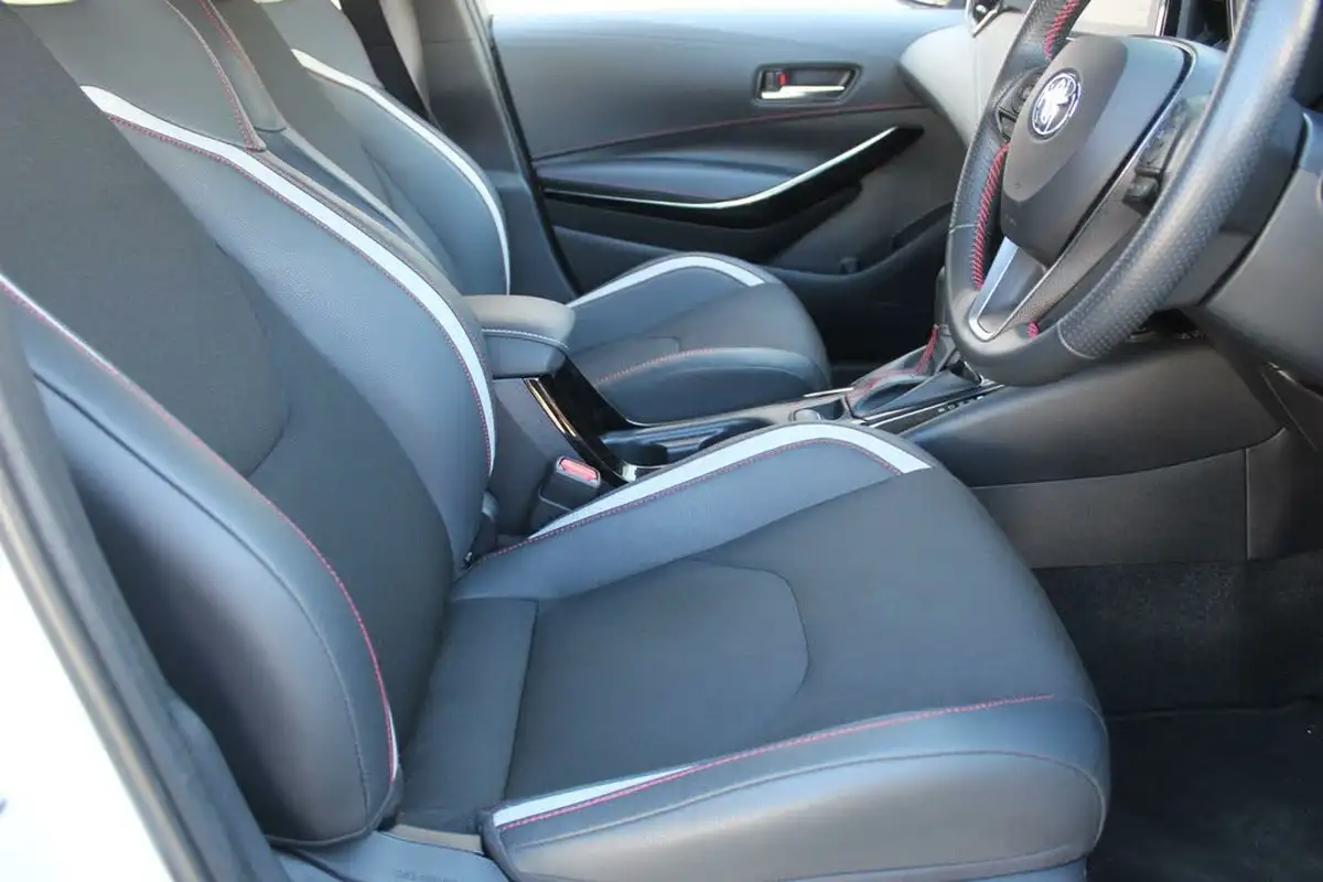 2023-toyota-corolla-18-vvt-i-gr-sport-138bhp-hatchback-big-22