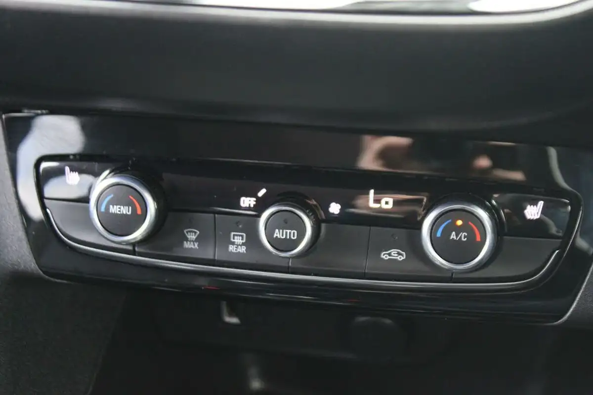 2022-vauxhall-corsa-e-elite-premium-big-25