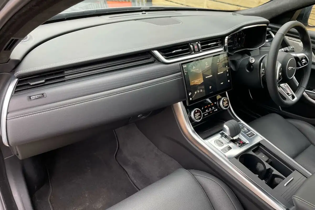 2024-jaguar-xf-20-d200-r-dynamic-hse-black-sportbrake-5d-big-26