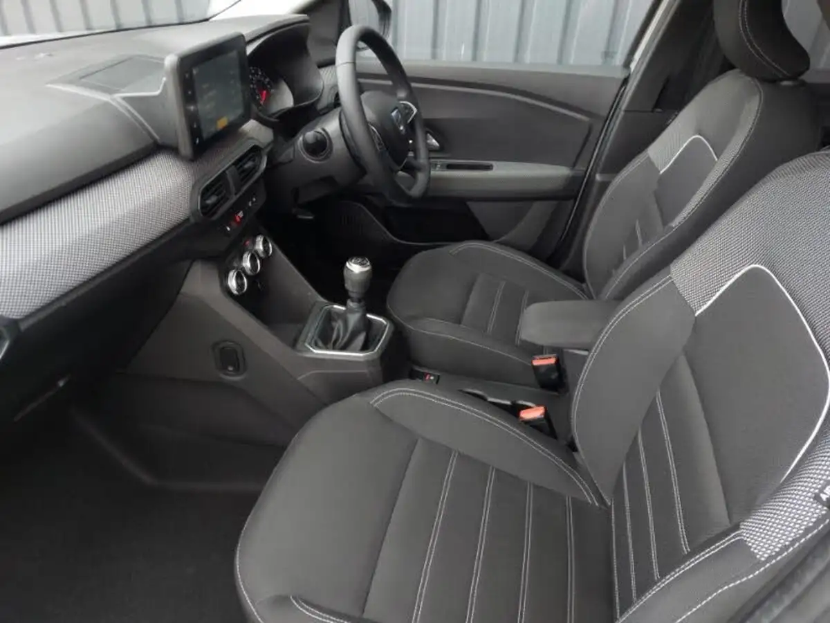 2022-dacia-jogger-10-tce-comfort-big-4