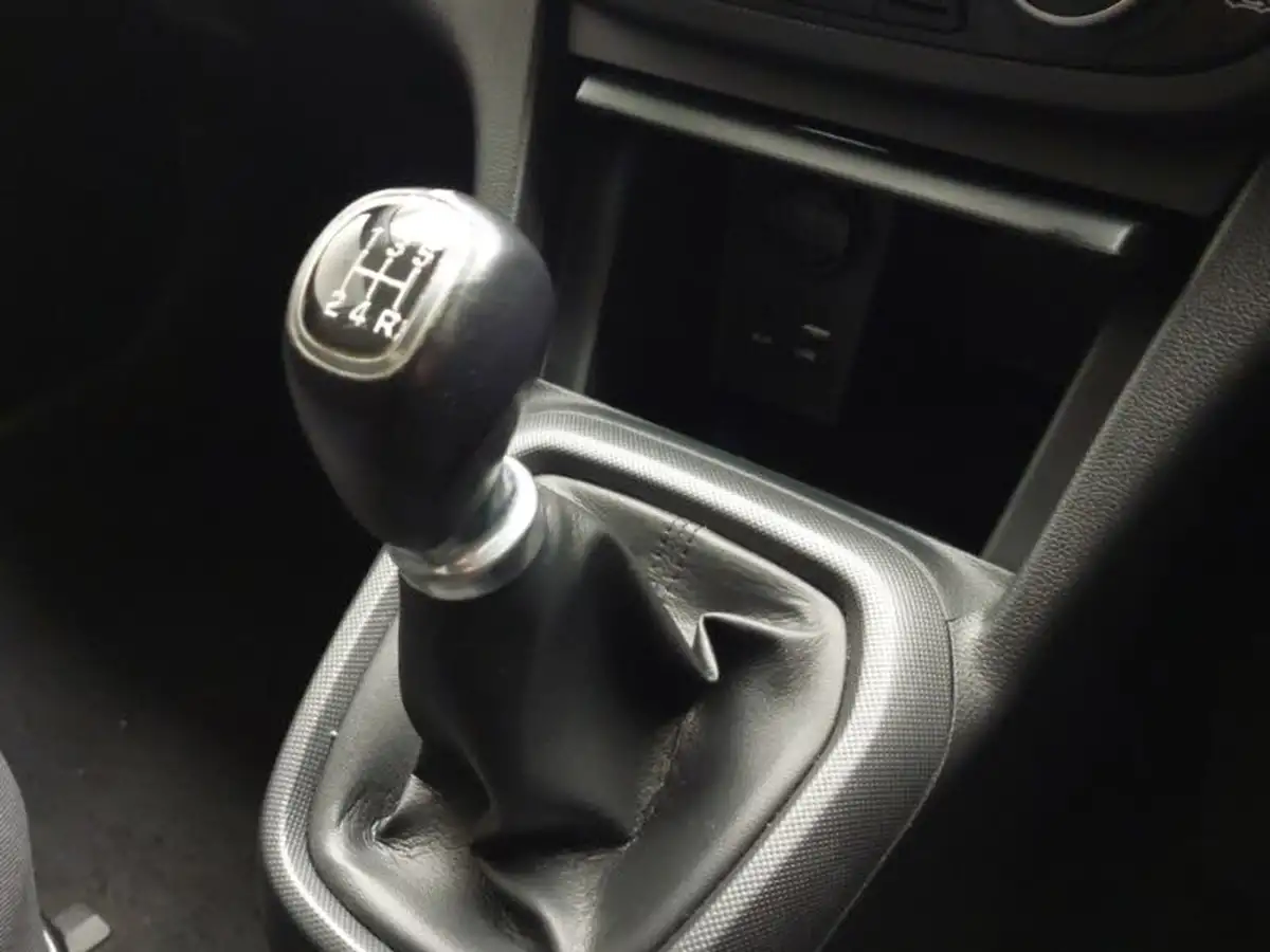2019-hyundai-i10-10-premium-67ps-big-14