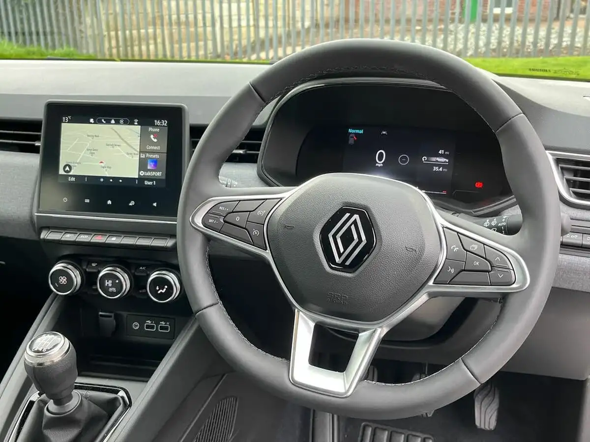2024-renault-clio-10-tce-evolution-big-15