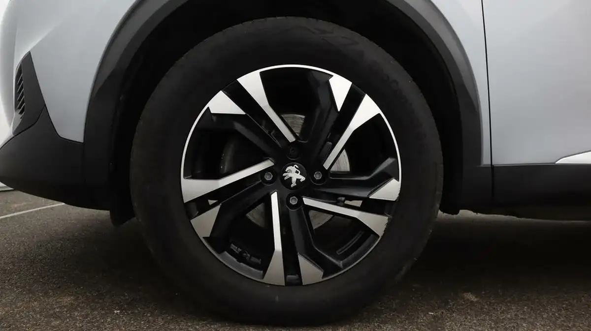 2023-peugeot-2008-suv-12-puretech-allure-premium-130bhp-big-18