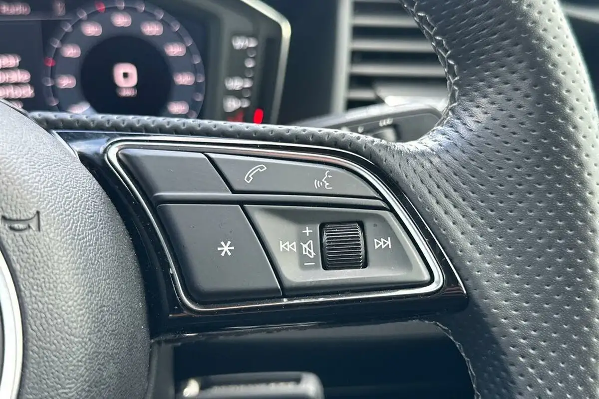 2022-audi-a1-15-35-tfsi-black-edition-big-40