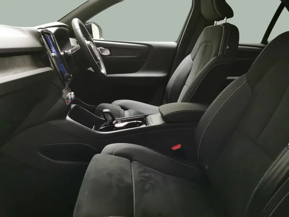 2023-volvo-xc40-e-twin-recharge-plus-big-2