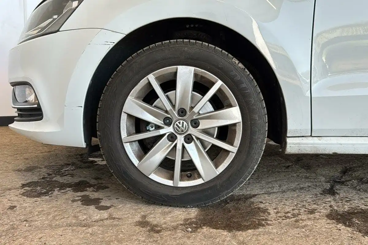 2015-volkswagen-polo-12-tsi-se-5d-big-10