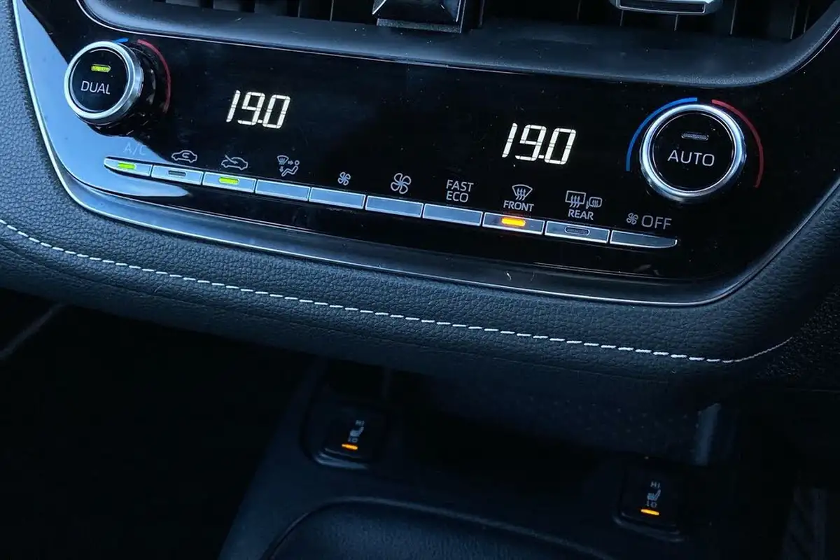 2022-toyota-corolla-18-vvt-i-icon-tech-trk-hatchback-5d-big-17