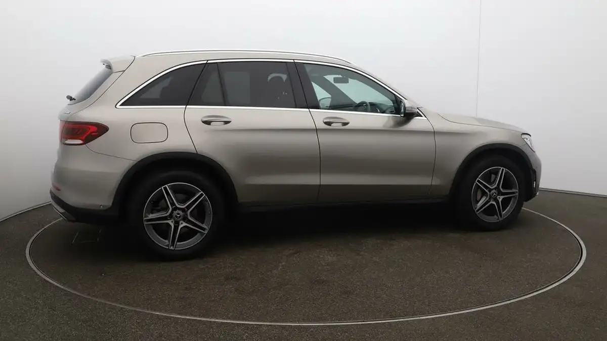 2022-mercedes-benz-glc-class-20d-glc220d-amg-line-195ps-station-wagon-5d-1950cc-4matic-plus-big-44