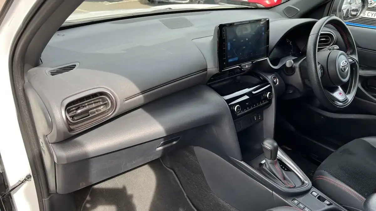 2022-toyota-yaris-cross-15-vvt-i-gr-sport-big-33