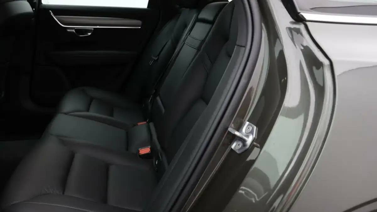 2020-volvo-v90-20-t4-momentum-plus-big-15