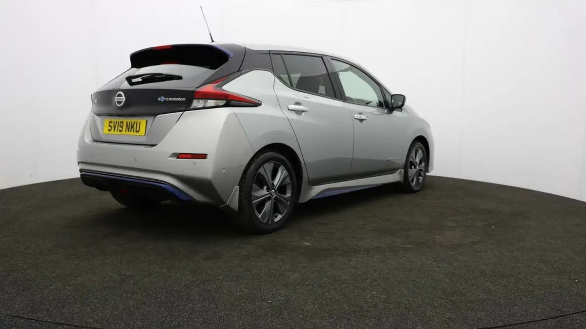 2019-nissan-leaf-e-tekna-big-77