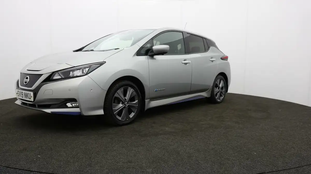 2019-nissan-leaf-e-tekna-big-53